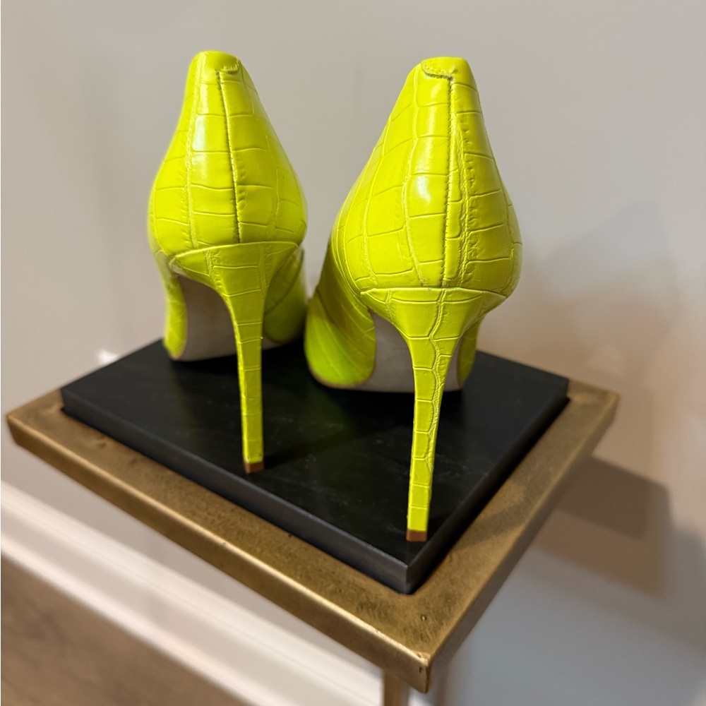 Steve Madden Vala-C neon yellow crocodile-embossed pumps - Picture 7 of 11